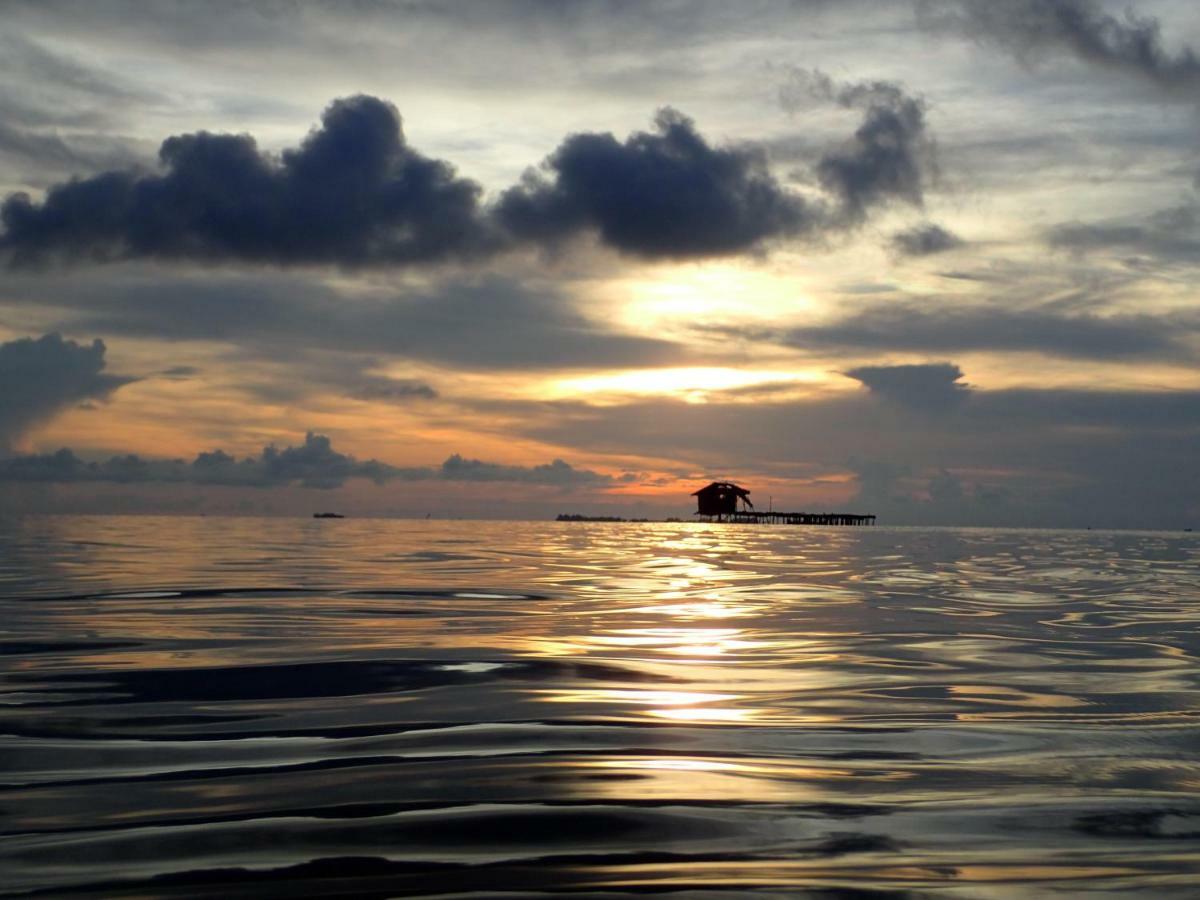 Blue Coral Homestay การีมุนยาวา ภายนอก รูปภาพ